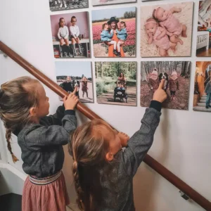 Bij de trap was het nog zo kaal en daar hebben wij verandering ingebracht🥰📸@Twinmom_chellebell